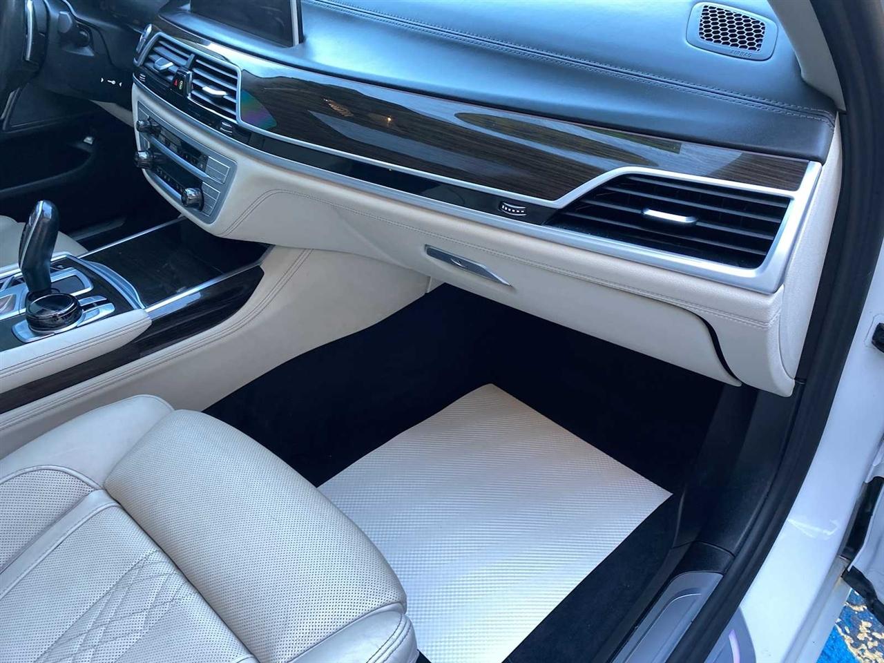 BMW 7-Series 750i xDrive 2021