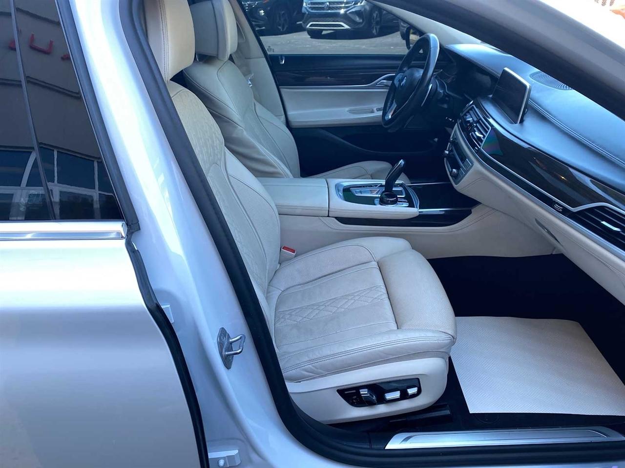 BMW 7-Series 750i xDrive 2021