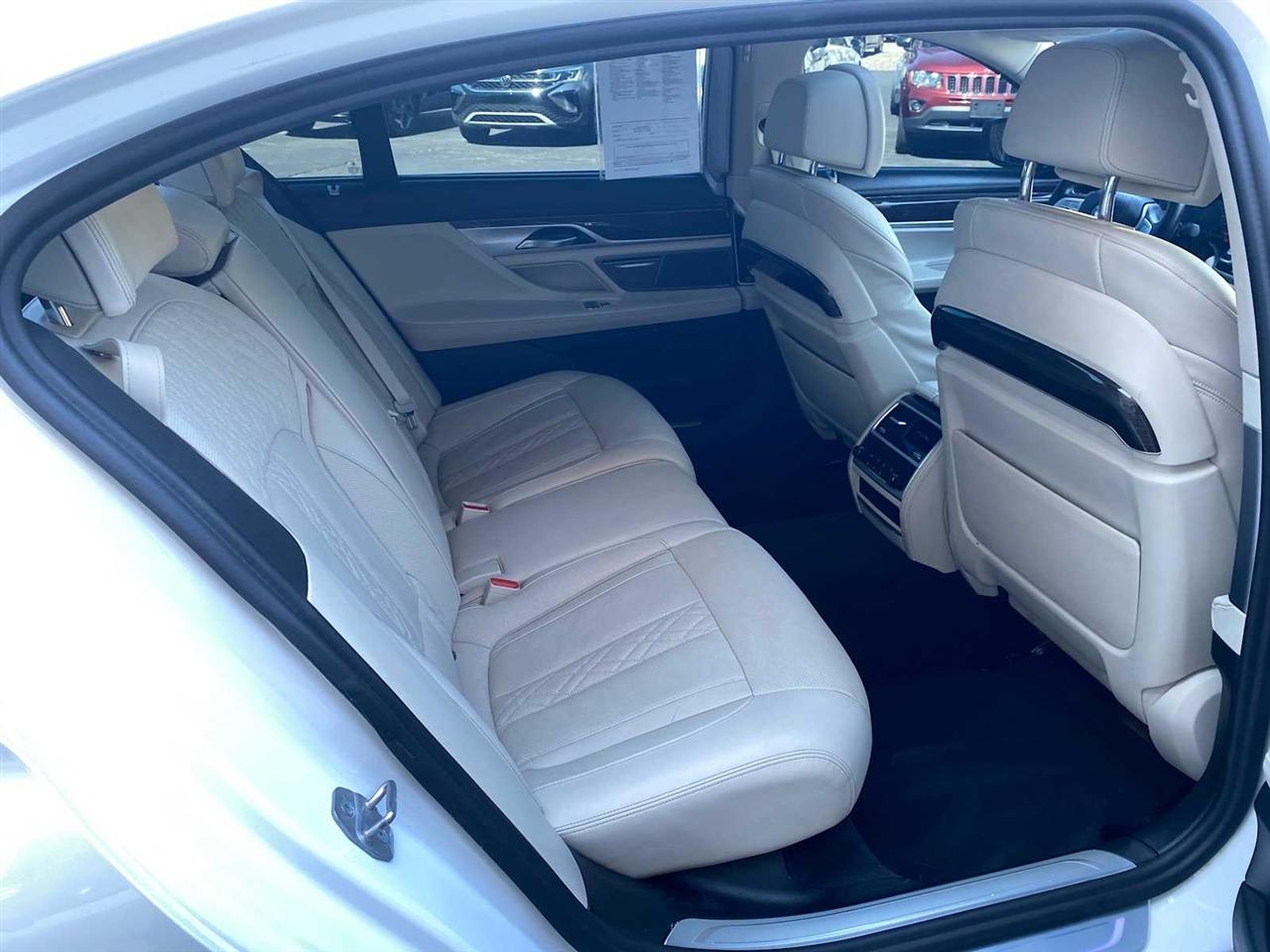 BMW 7-Series 750i xDrive 2021