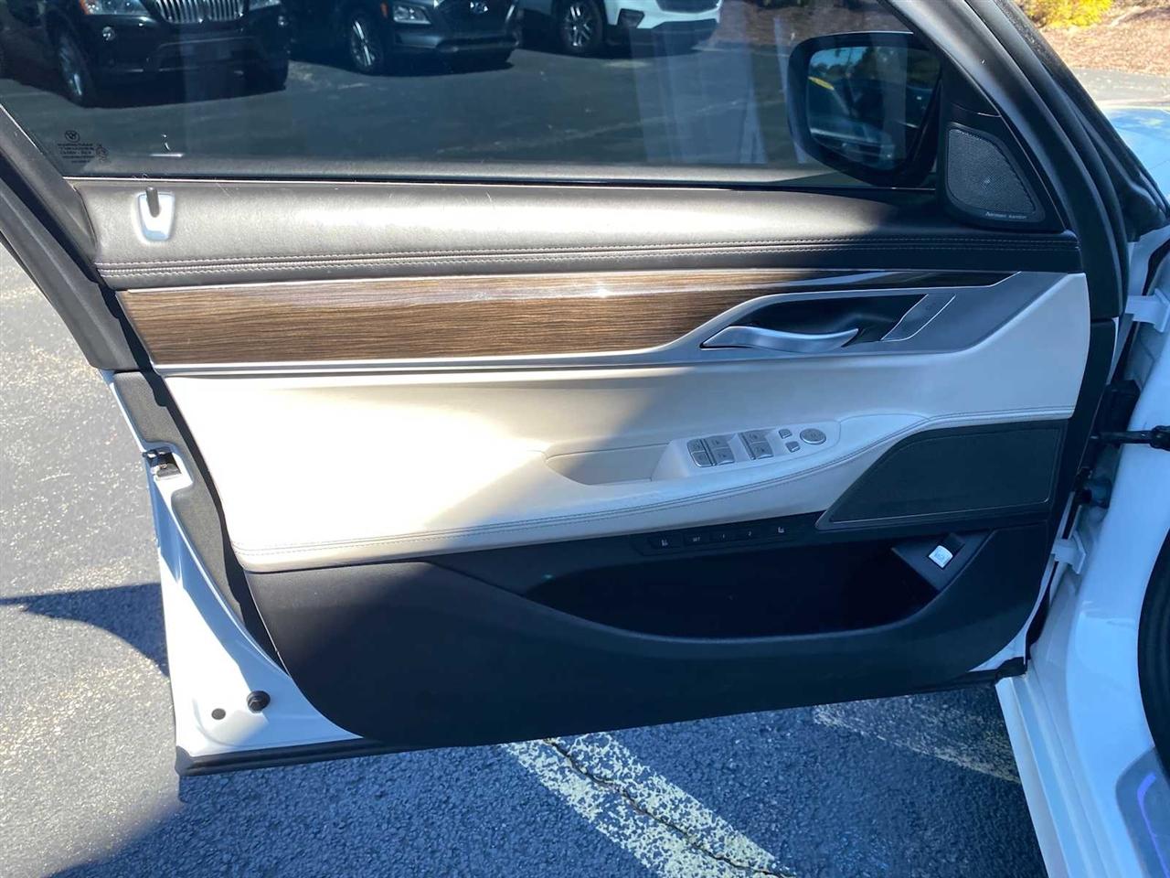 BMW 7-Series 750i xDrive 2021