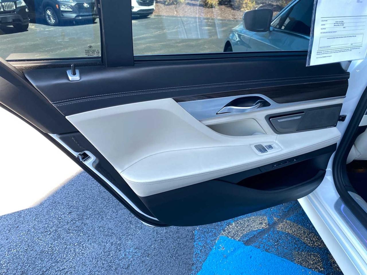 BMW 7-Series 750i xDrive 2021