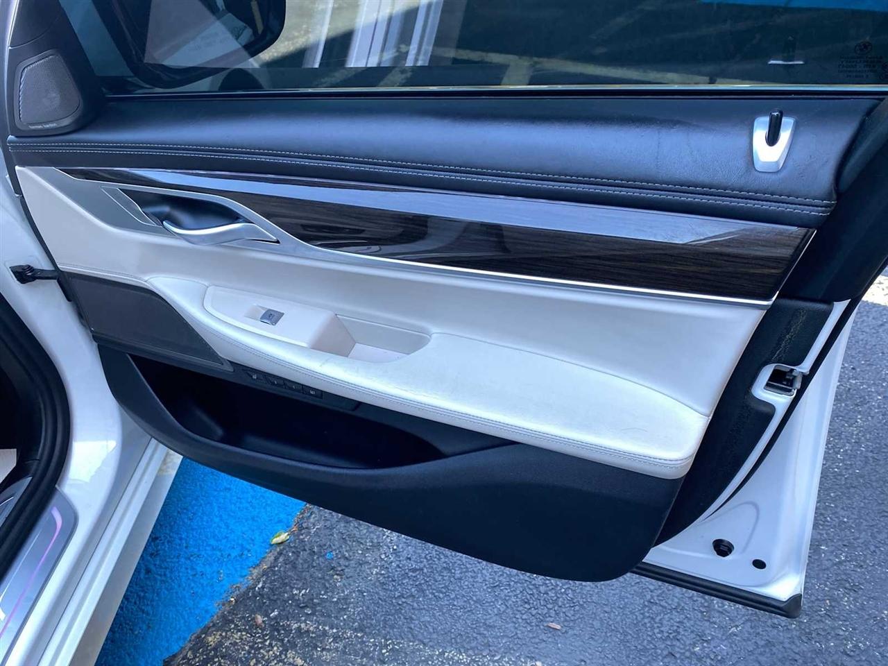 BMW 7-Series 750i xDrive 2021