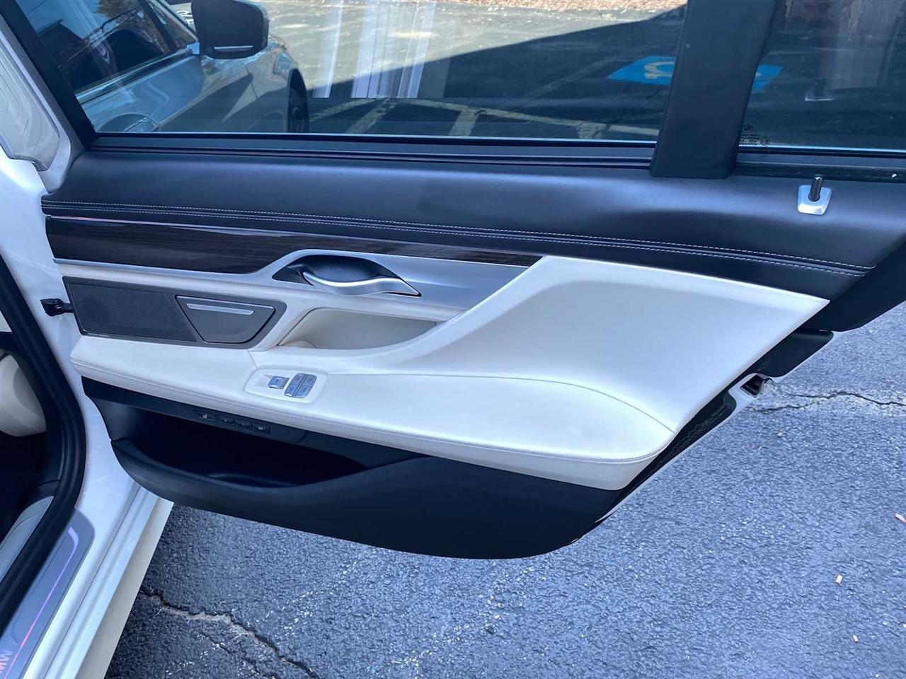 BMW 7-Series 750i xDrive 2021