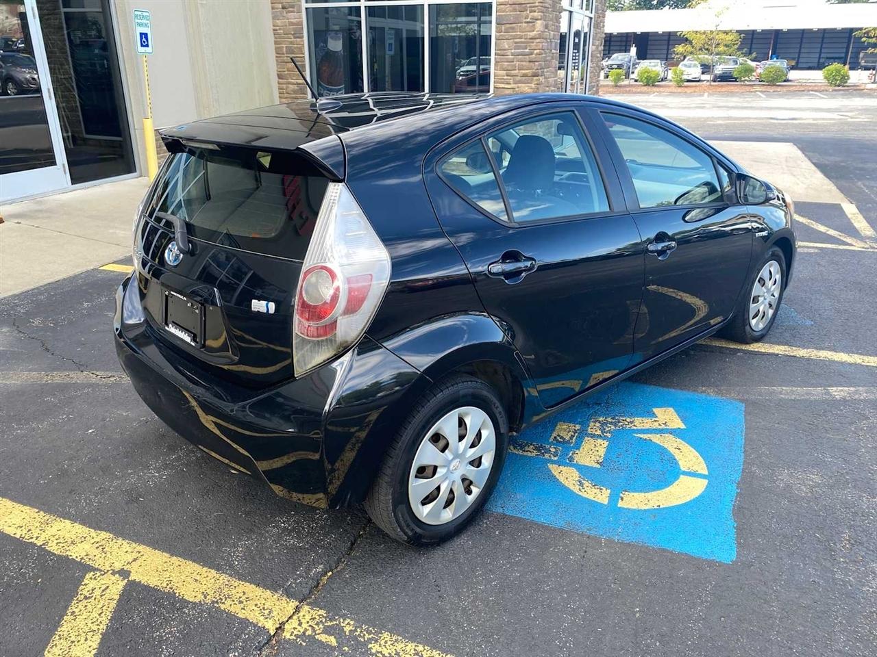 Toyota Prius c Three 2012