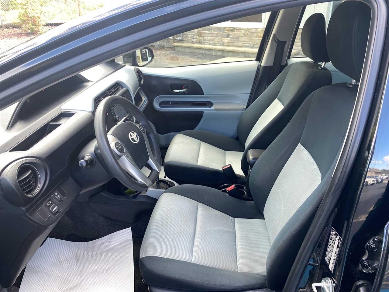 Toyota Prius c Three 2012