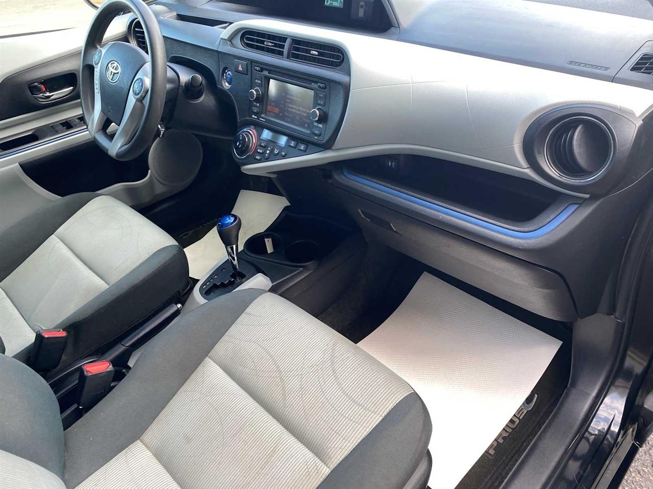 Toyota Prius c Three 2012