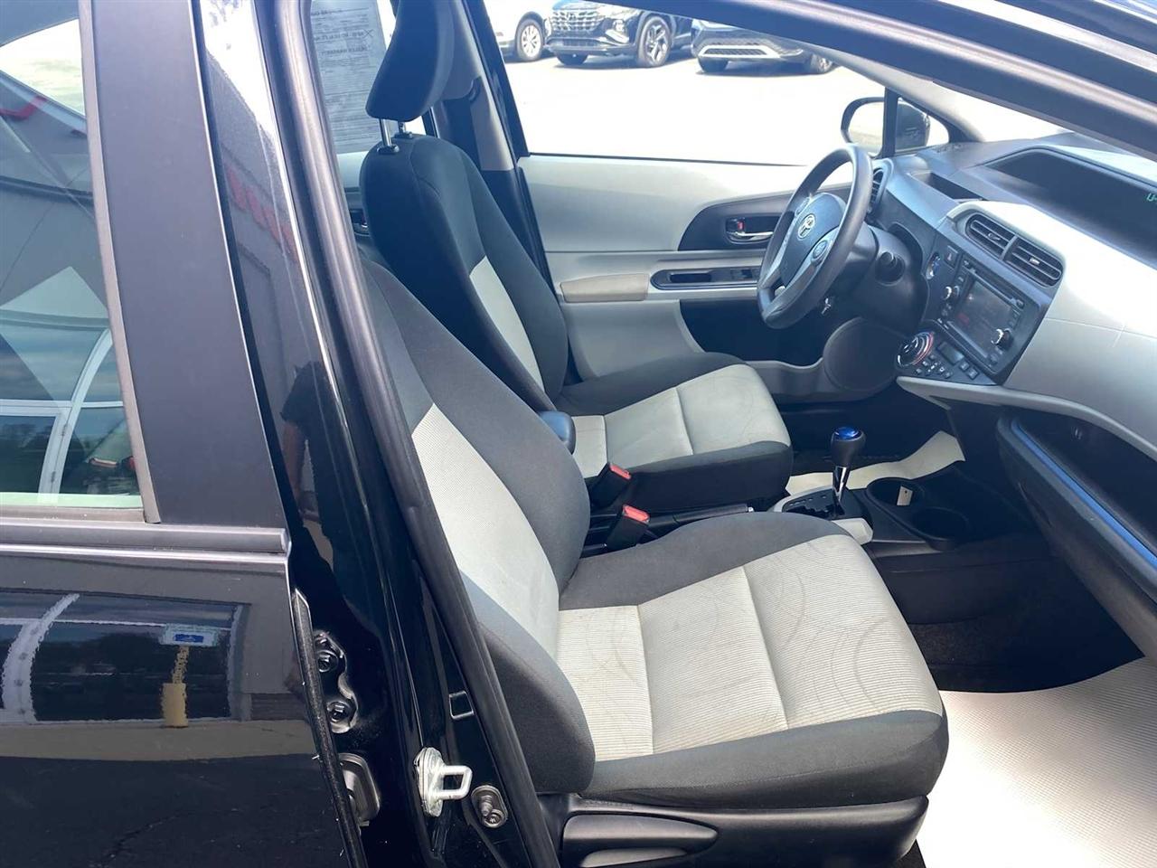 Toyota Prius c Three 2012