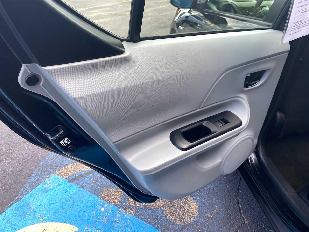 Toyota Prius c Three 2012