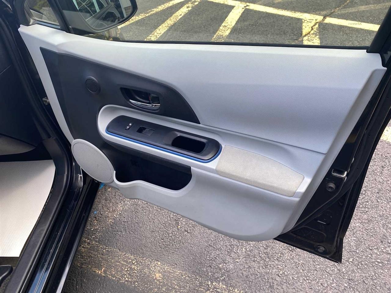 Toyota Prius c Three 2012