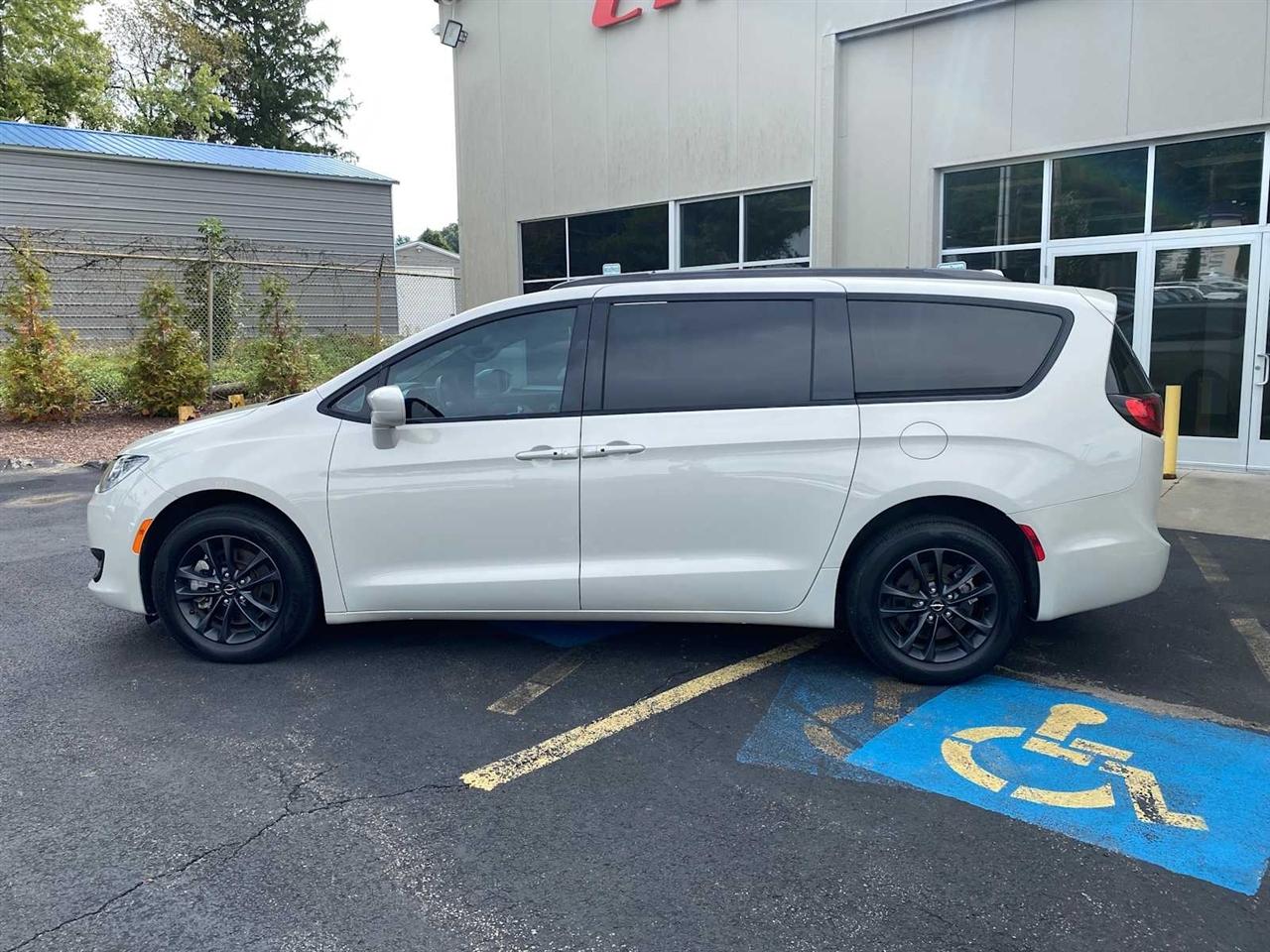 Chrysler Pacifica Launch Edition AWD 2020