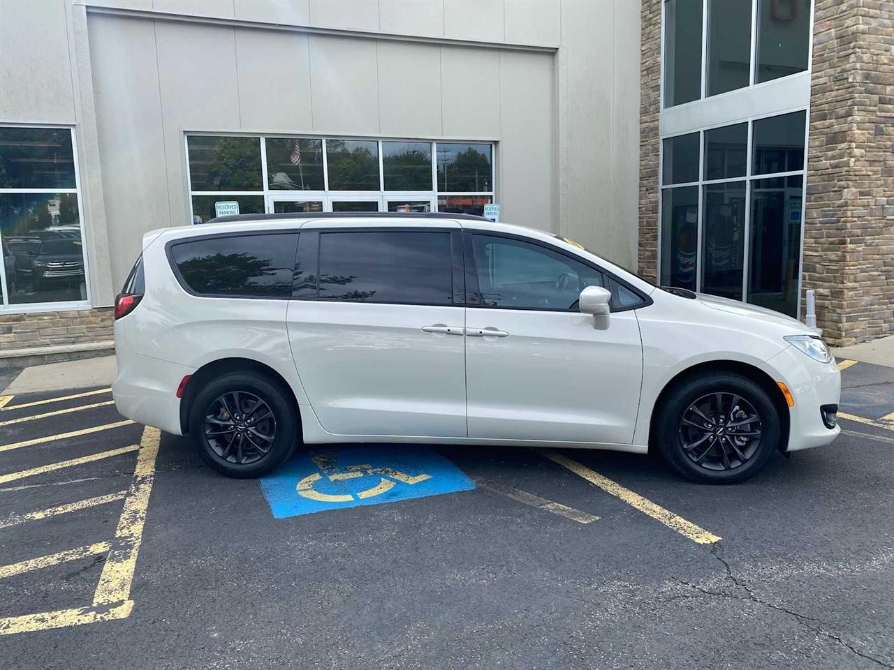 Chrysler Pacifica Launch Edition AWD 2020