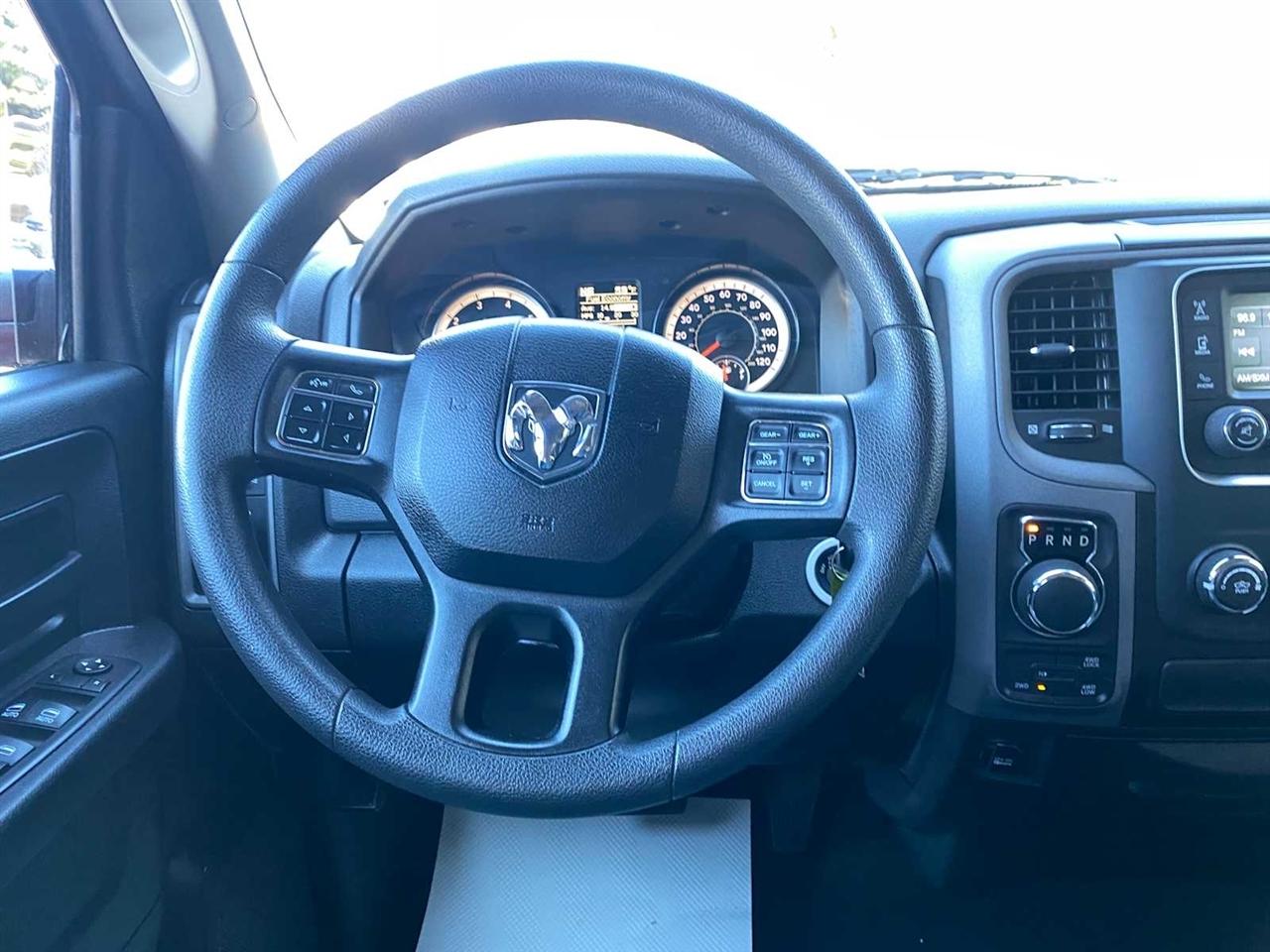 RAM 1500 Tradesman Crew Cab SWB 4WD 2018