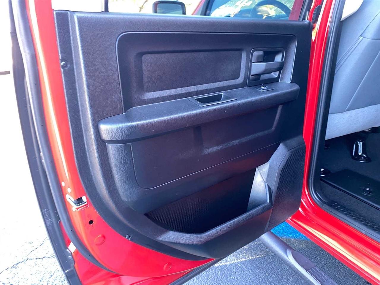 RAM 1500 Tradesman Crew Cab SWB 4WD 2018