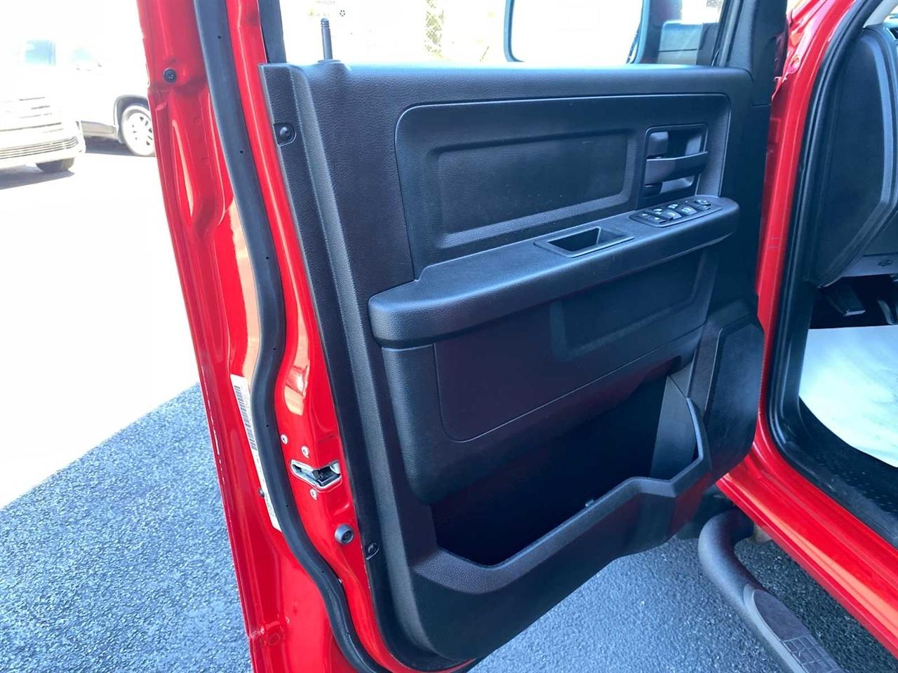RAM 1500 Tradesman Crew Cab SWB 4WD 2018