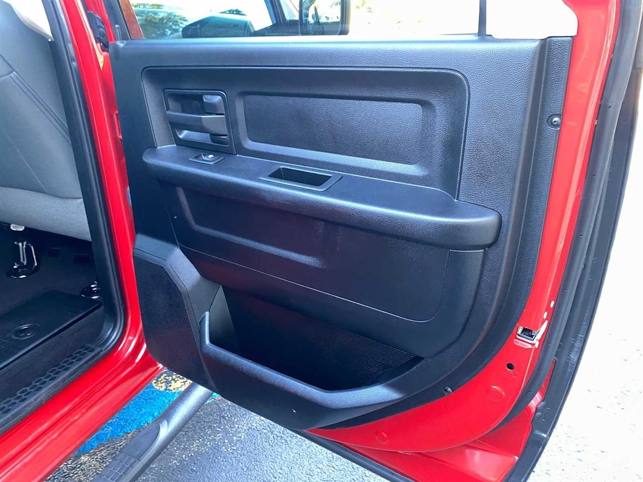 RAM 1500 Tradesman Crew Cab SWB 4WD 2018