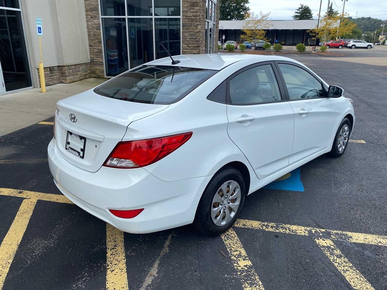 Hyundai Accent SE 4-Door 6A 2016
