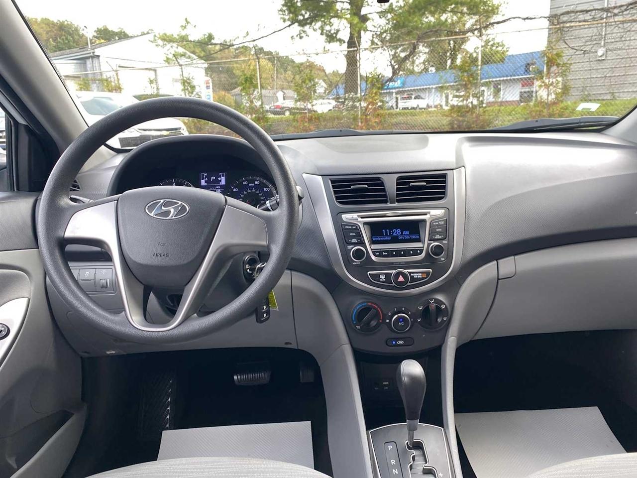 Hyundai Accent SE 4-Door 6A 2016