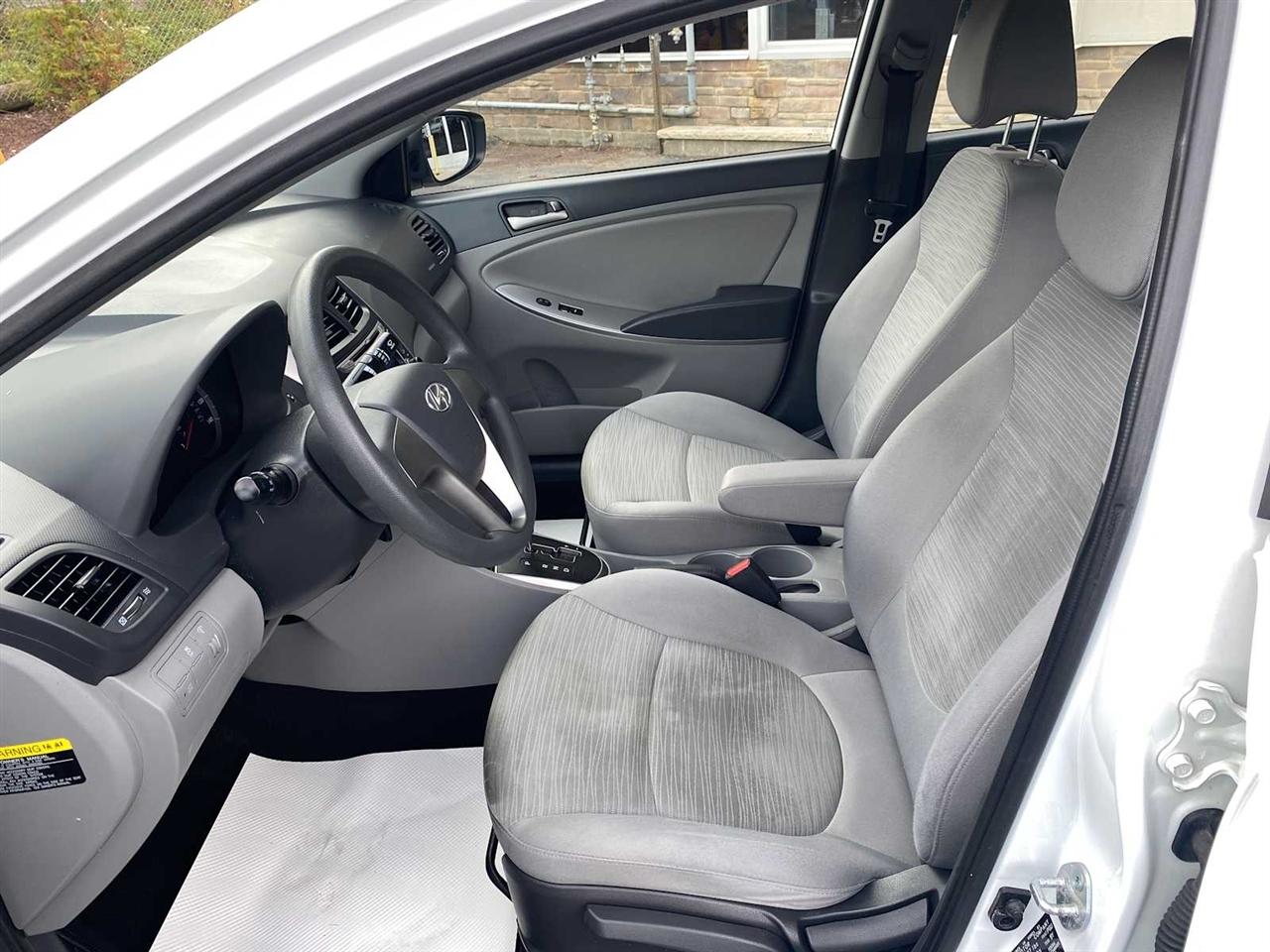 Hyundai Accent SE 4-Door 6A 2016