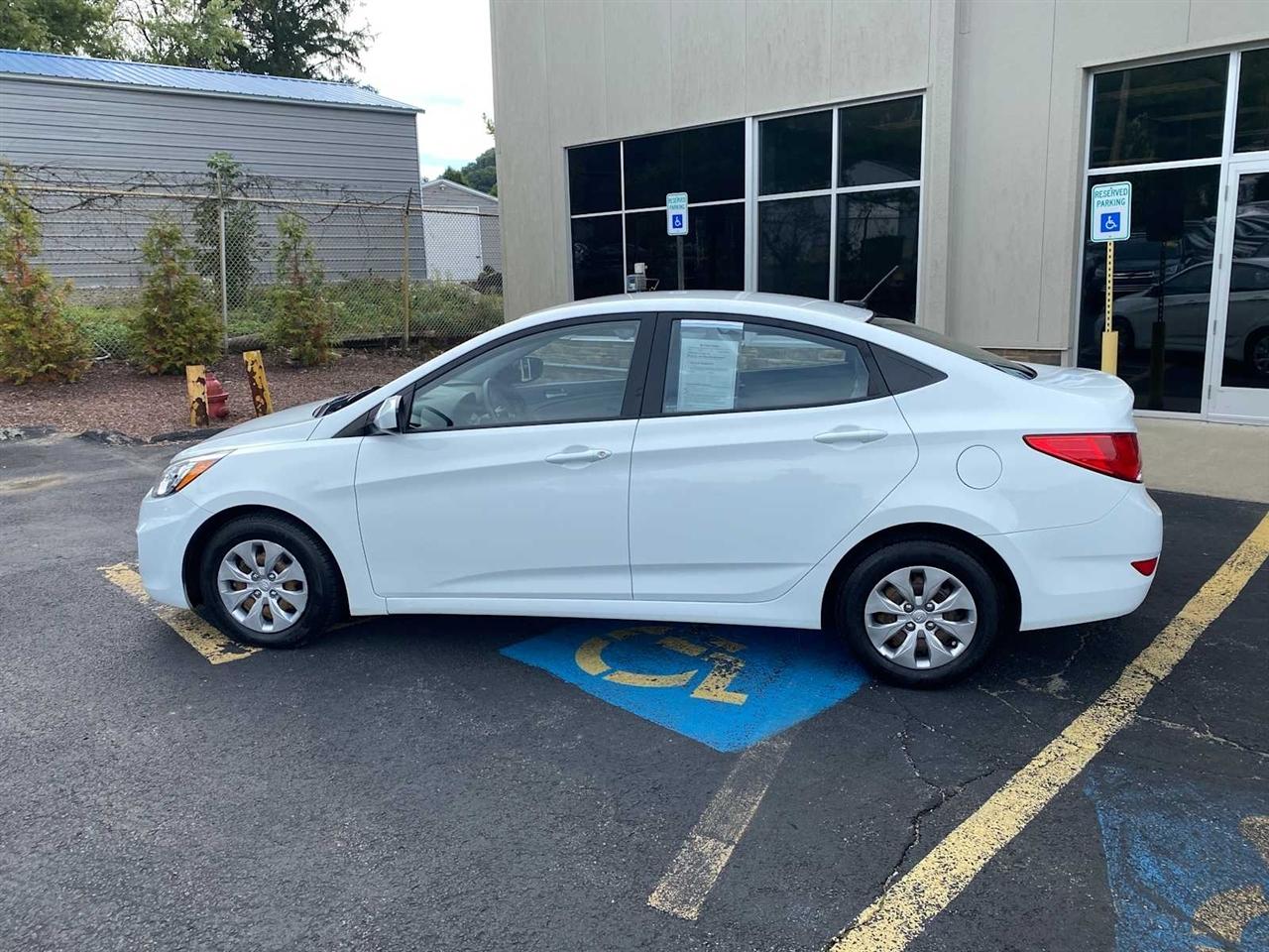 Hyundai Accent SE 4-Door 6A 2016