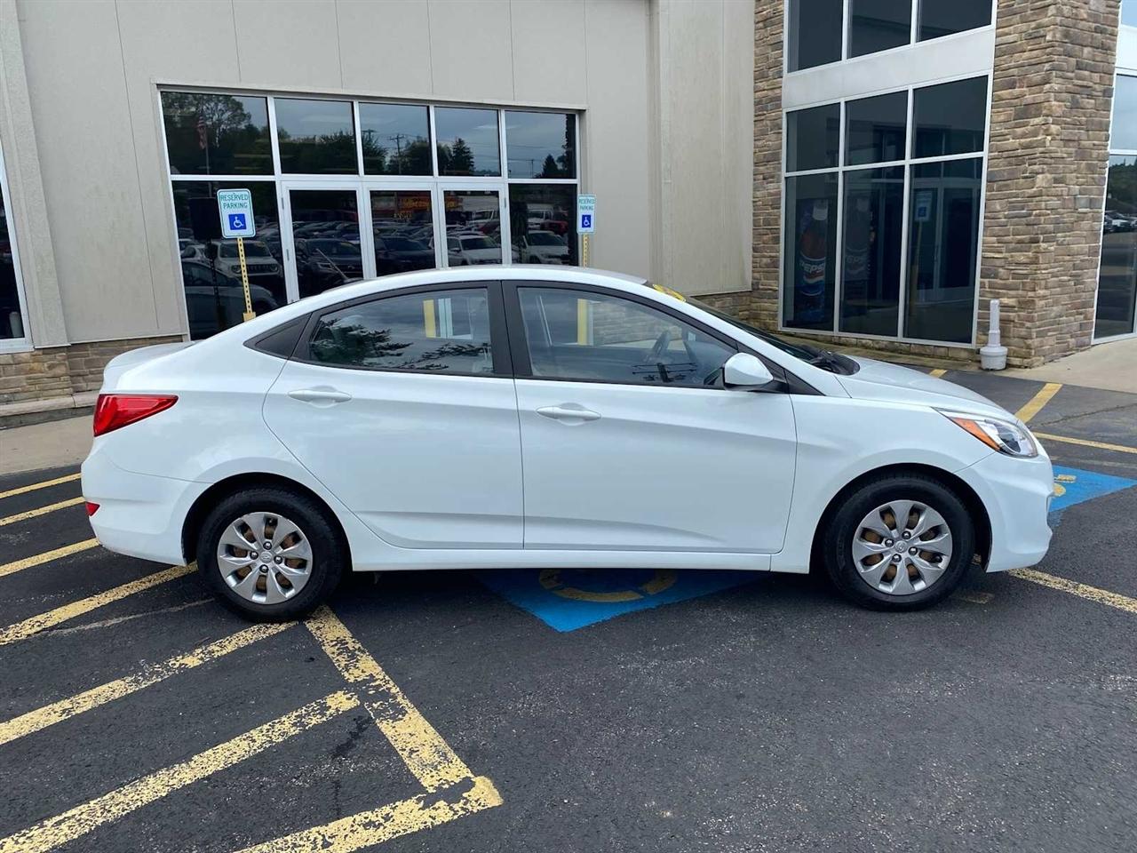 Hyundai Accent SE 4-Door 6A 2016
