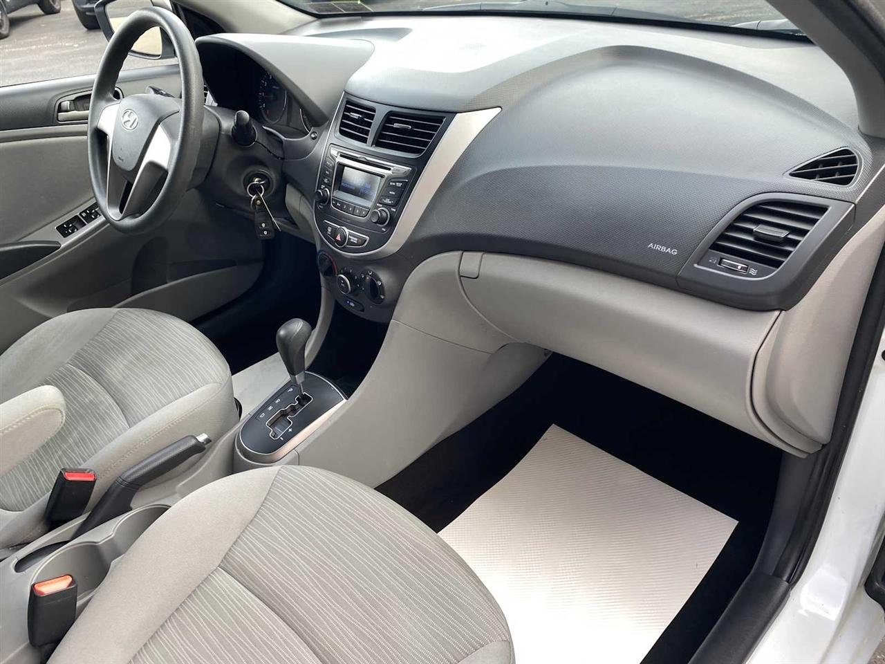 Hyundai Accent SE 4-Door 6A 2016