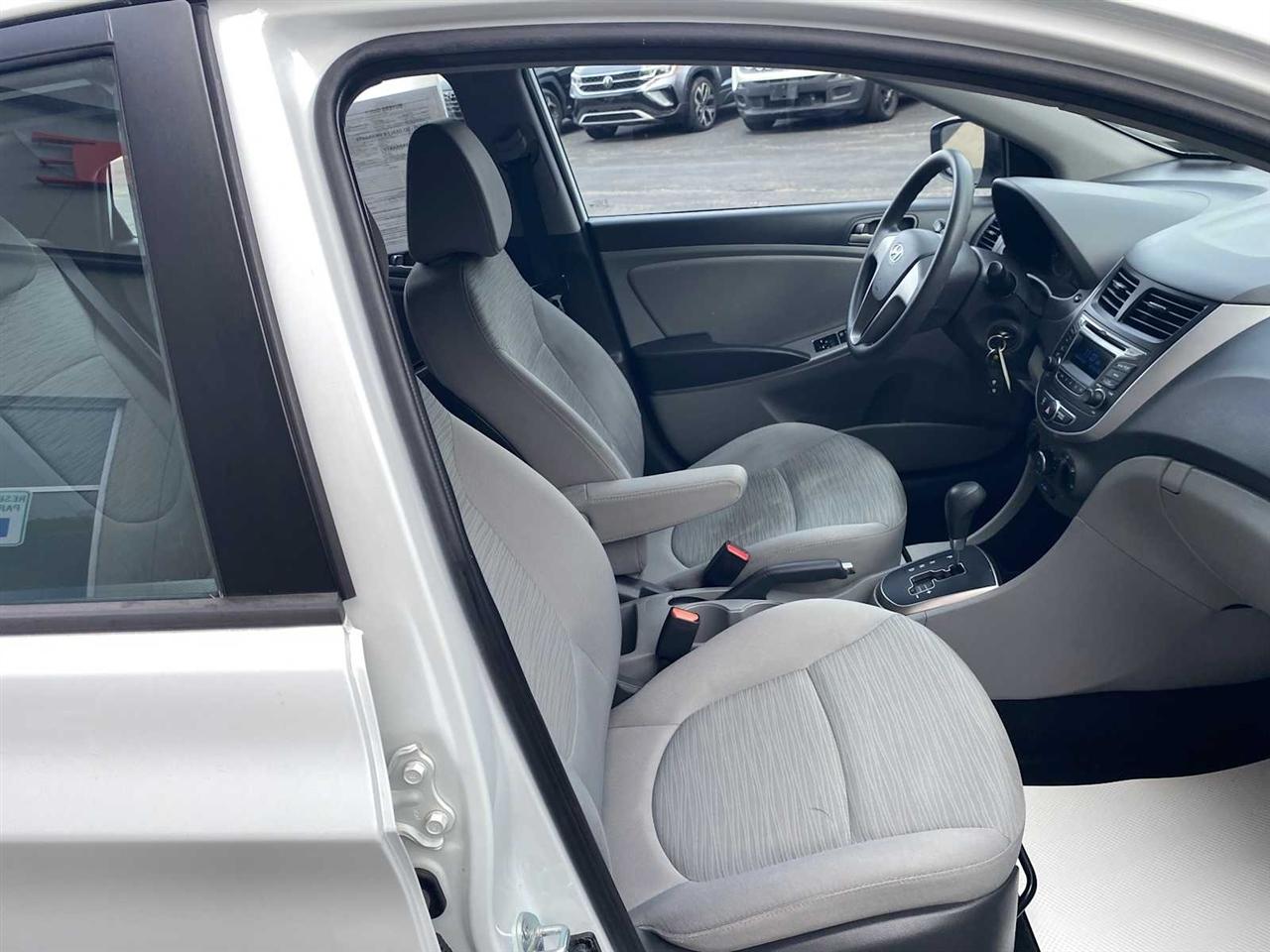 Hyundai Accent SE 4-Door 6A 2016