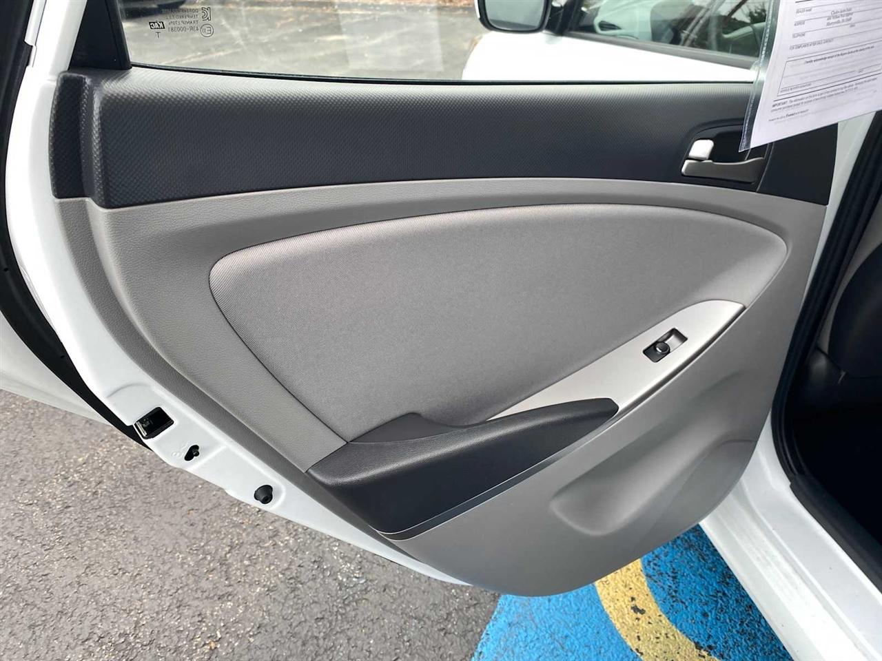 Hyundai Accent SE 4-Door 6A 2016