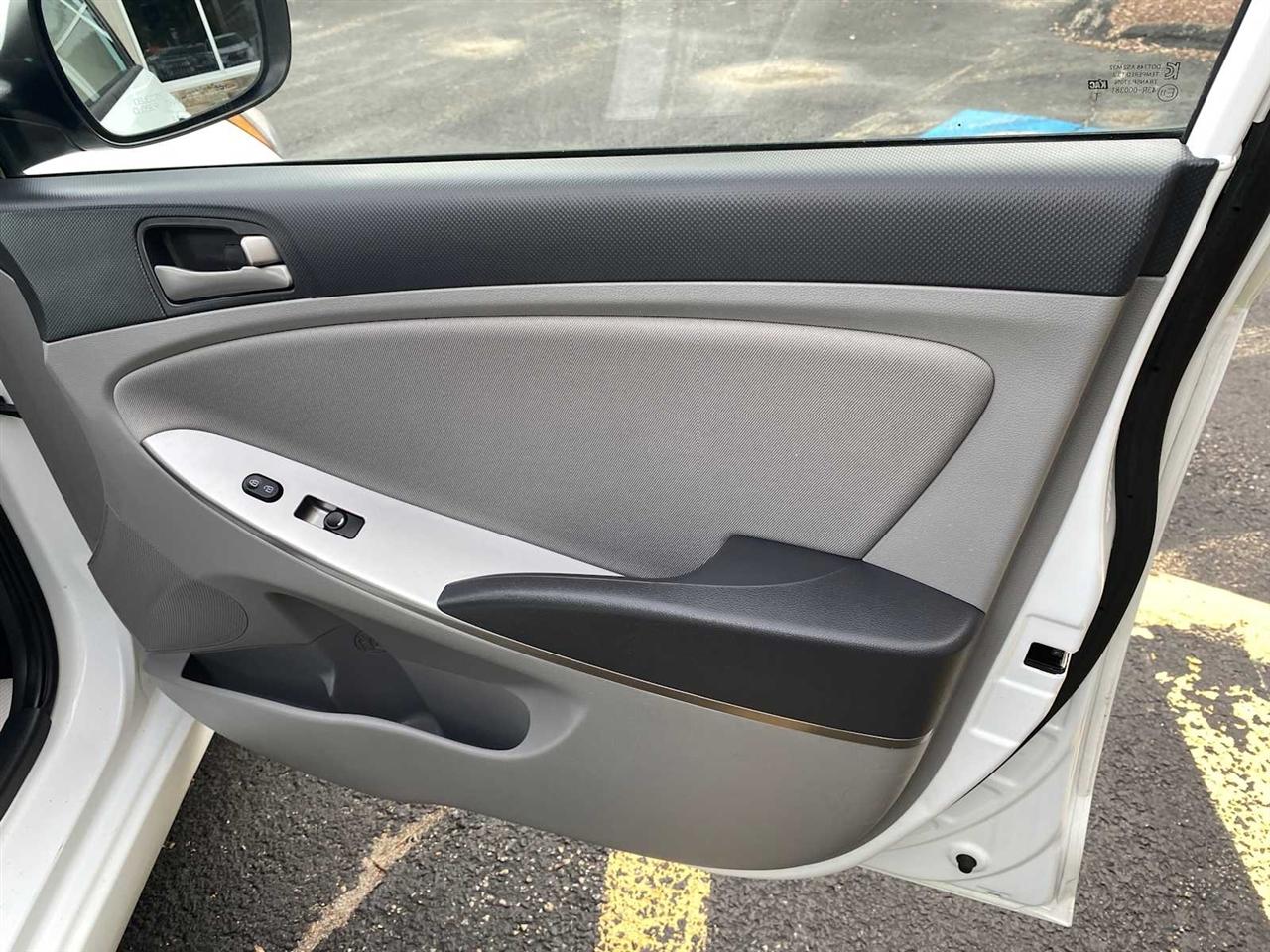 Hyundai Accent SE 4-Door 6A 2016