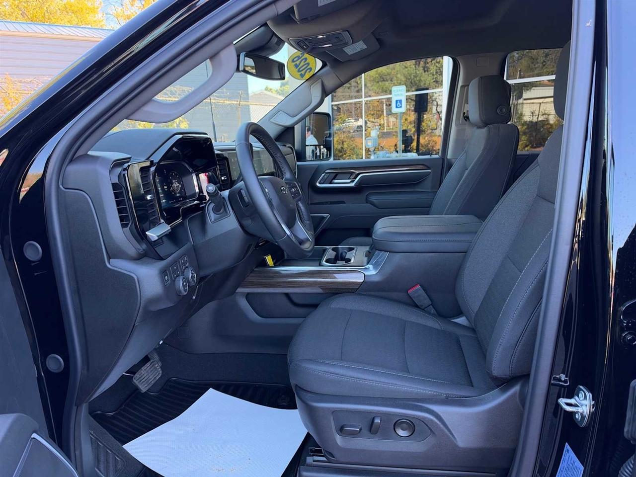 Chevrolet Silverado 2500HD LT Crew Cab 4WD 2026