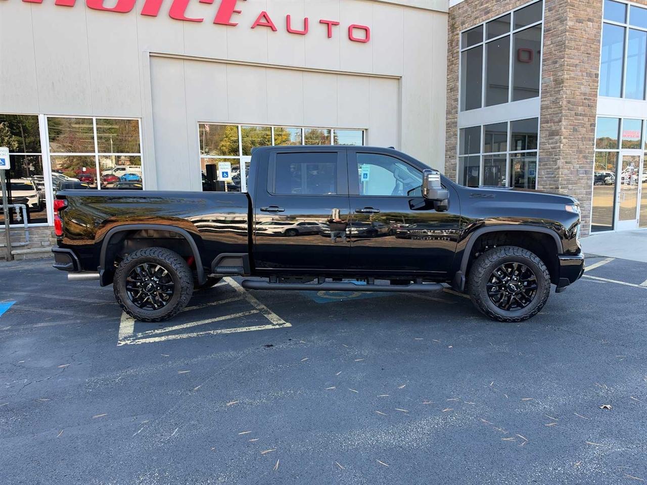 Chevrolet Silverado 2500HD LT Crew Cab 4WD 2026