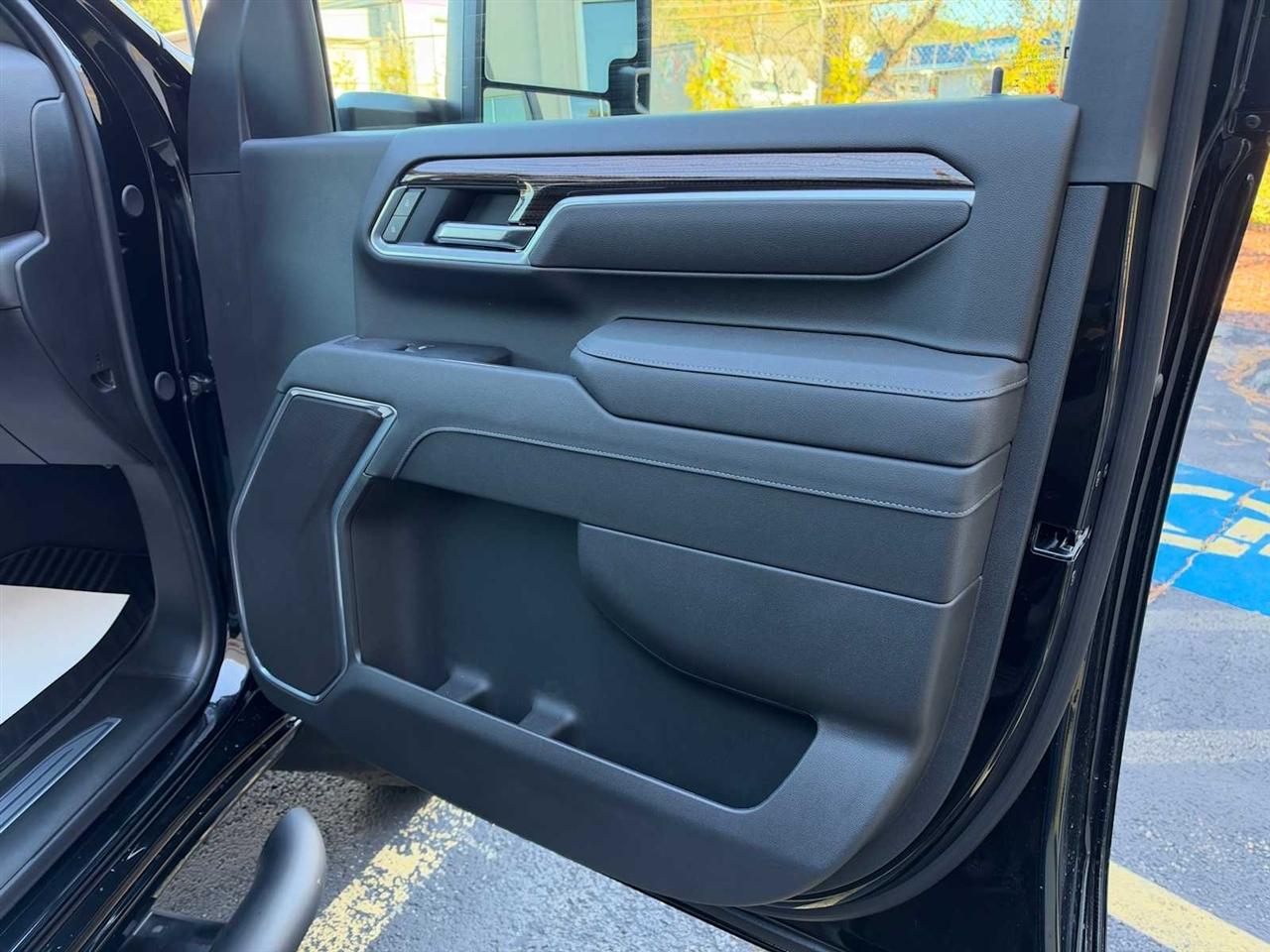 Chevrolet Silverado 2500HD LT Crew Cab 4WD 2026