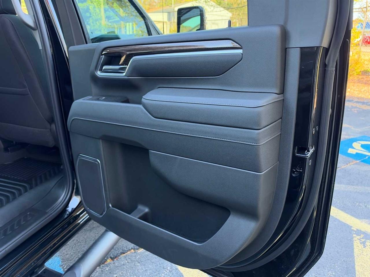 Chevrolet Silverado 2500HD LT Crew Cab 4WD 2026