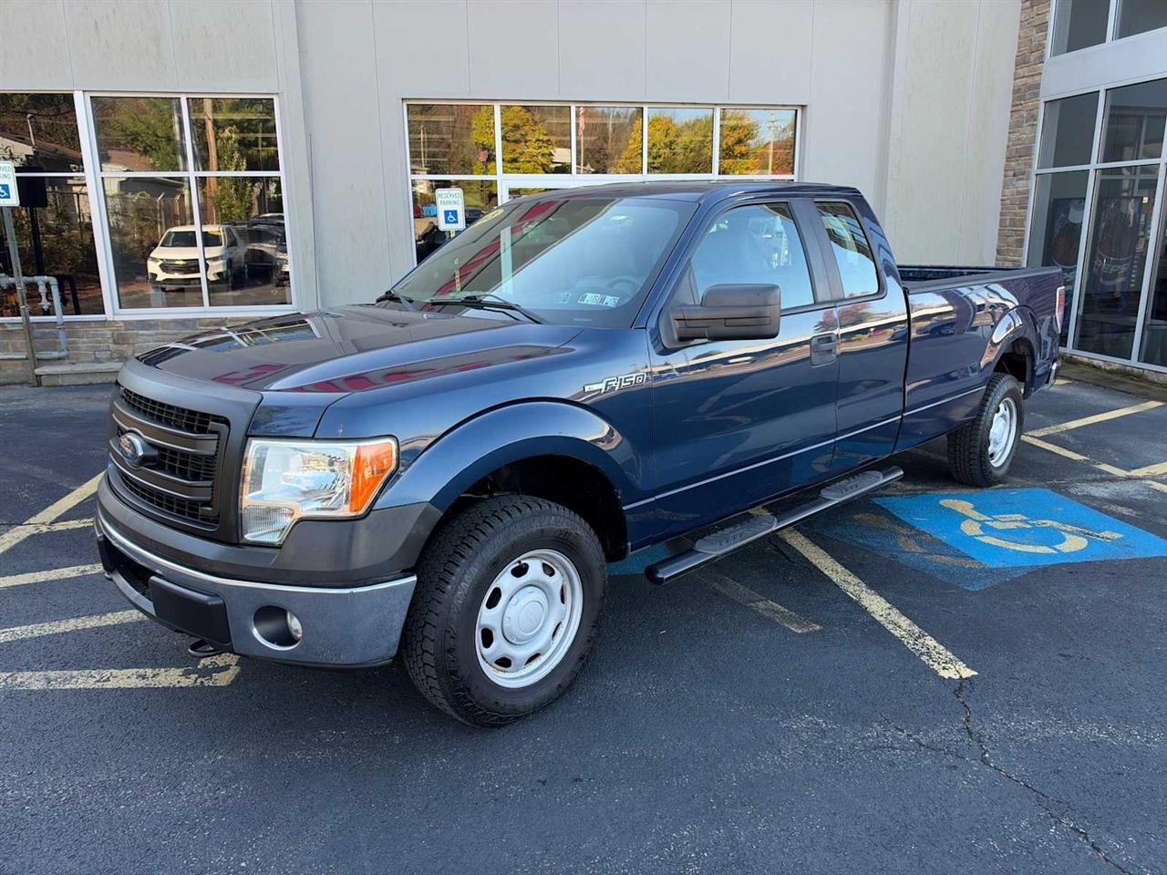 Ford F-150 XL SuperCab 8-ft. Bed 4WD 2013