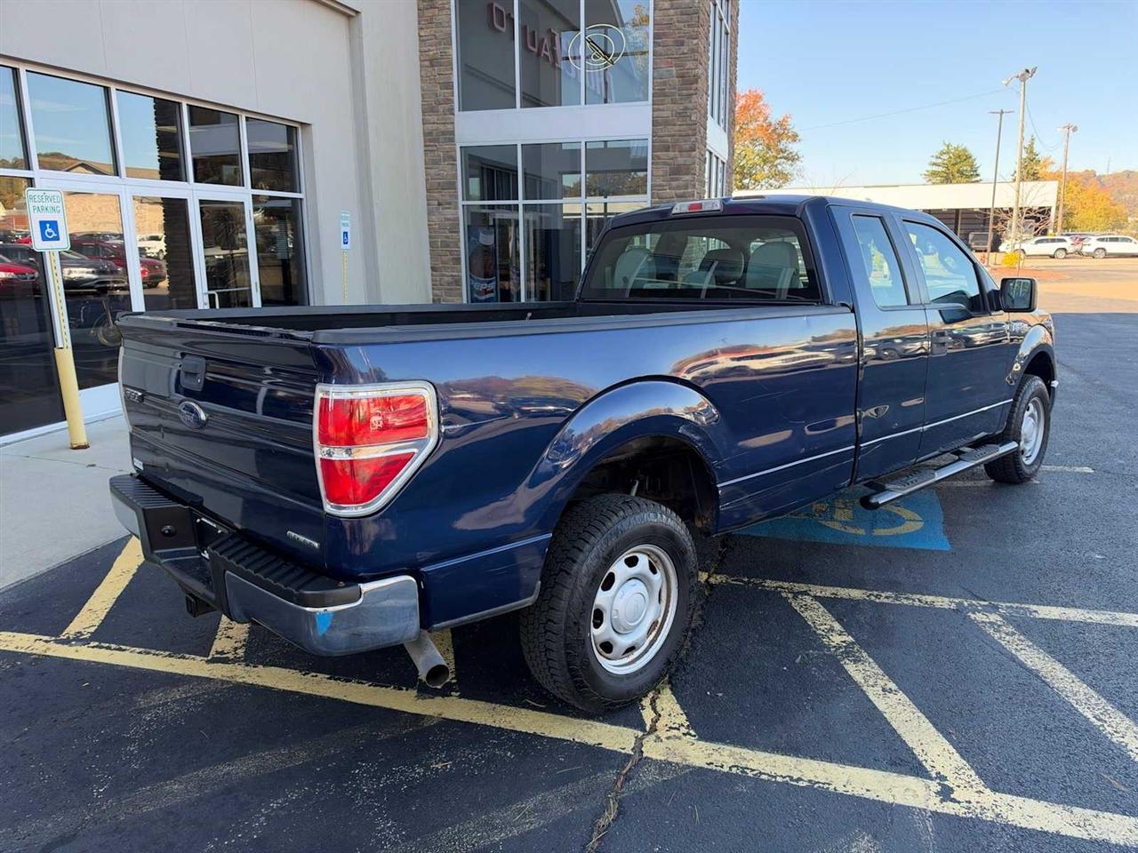 Ford F-150 XL SuperCab 8-ft. Bed 4WD 2013