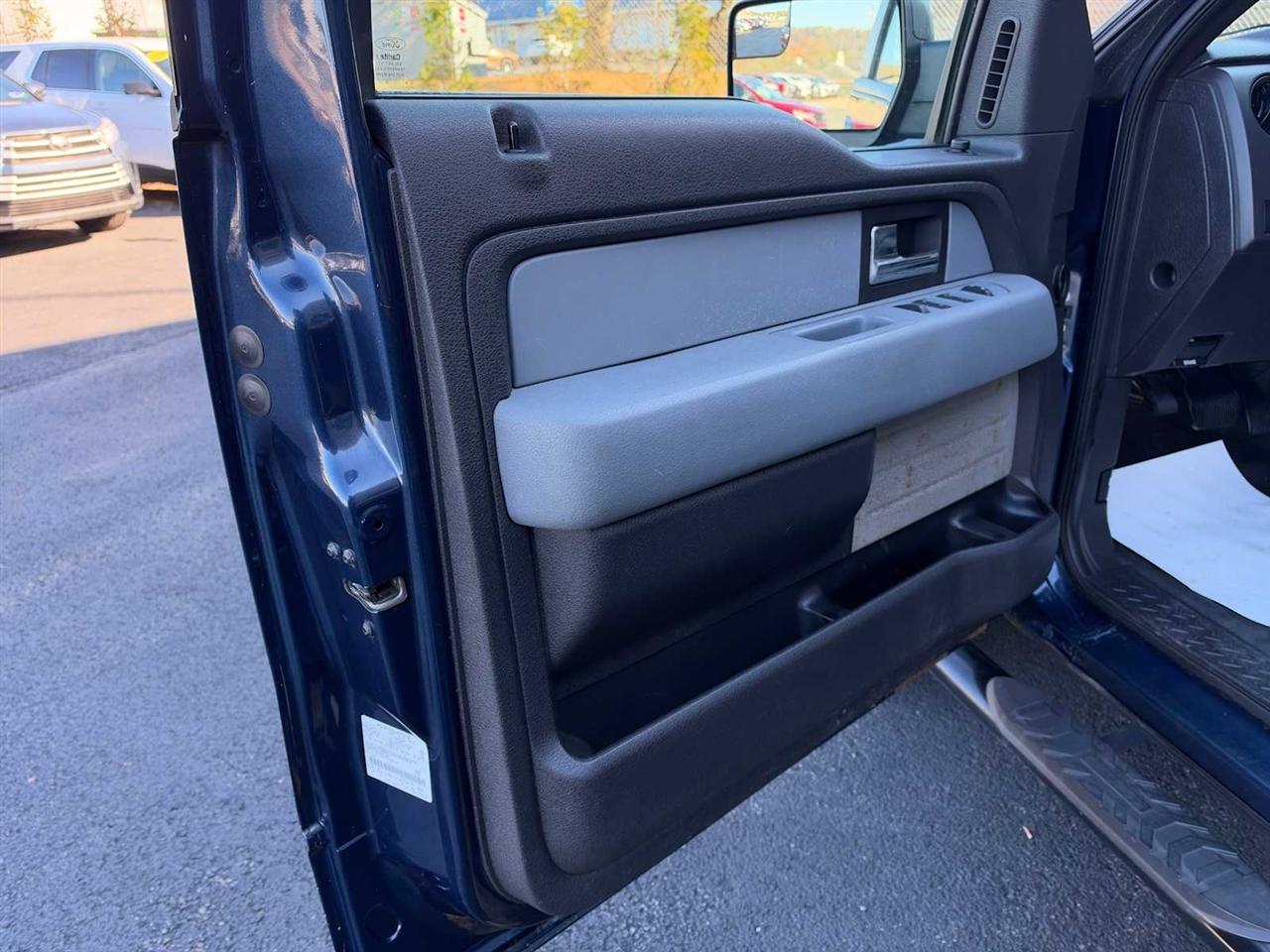 Ford F-150 XL SuperCab 8-ft. Bed 4WD 2013