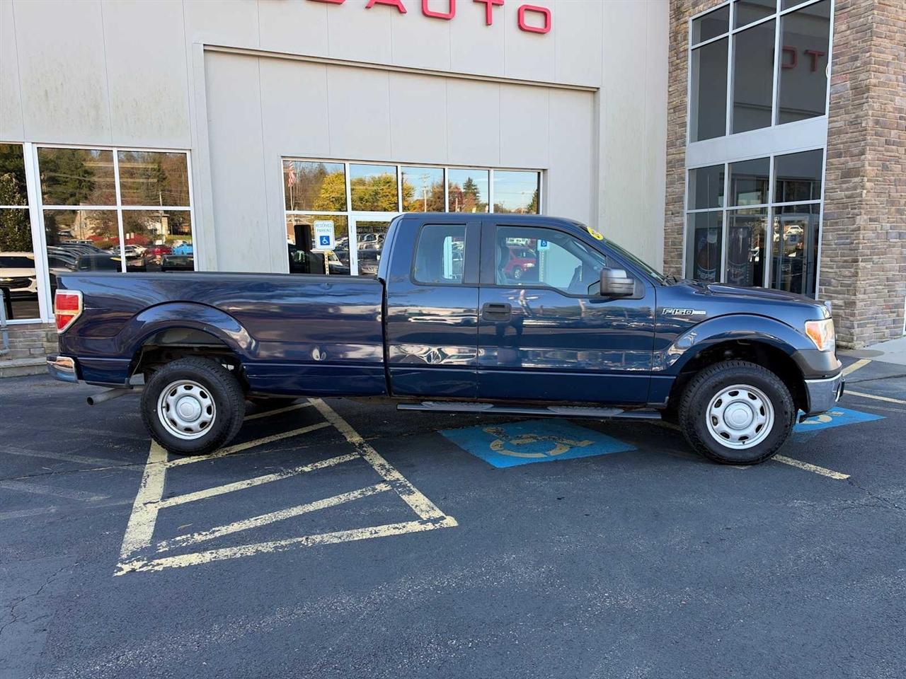Ford F-150 XL SuperCab 8-ft. Bed 4WD 2013