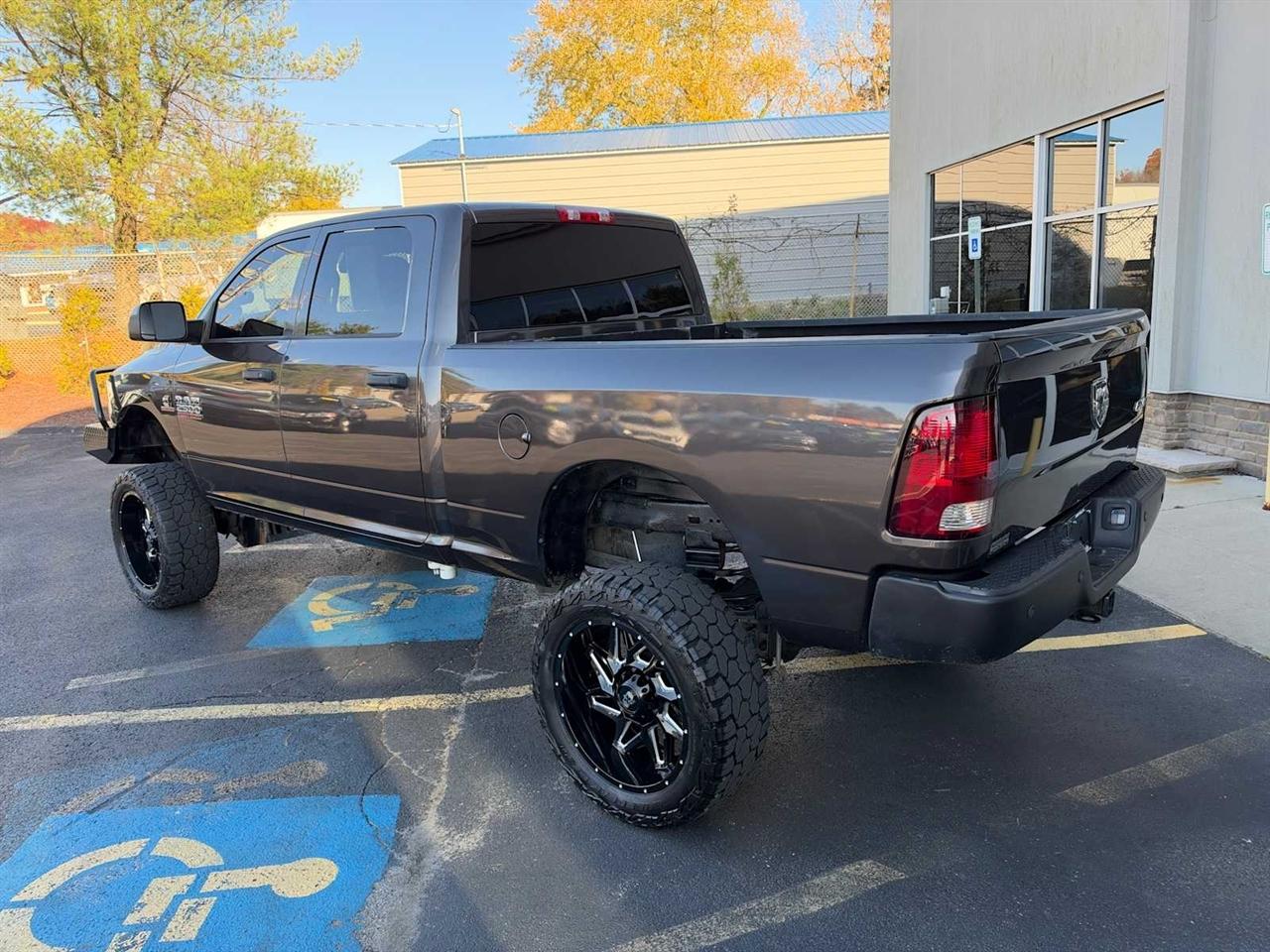 RAM 2500 Tradesman Crew Cab SWB 4WD 2016