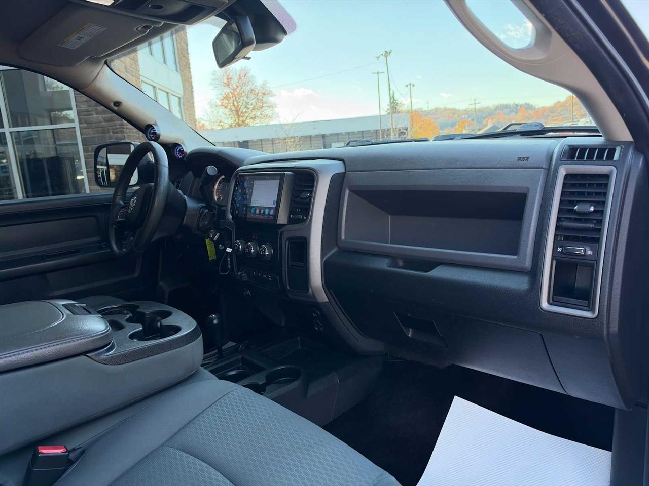 RAM 2500 Tradesman Crew Cab SWB 4WD 2016