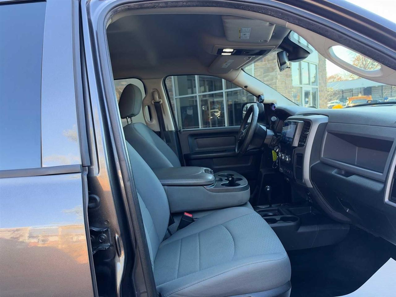 RAM 2500 Tradesman Crew Cab SWB 4WD 2016