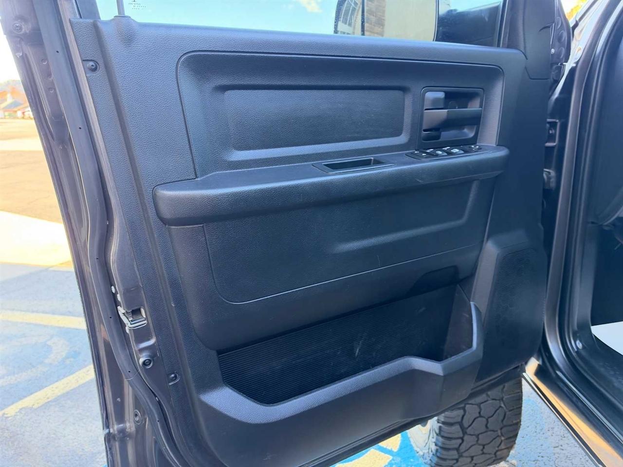 RAM 2500 Tradesman Crew Cab SWB 4WD 2016