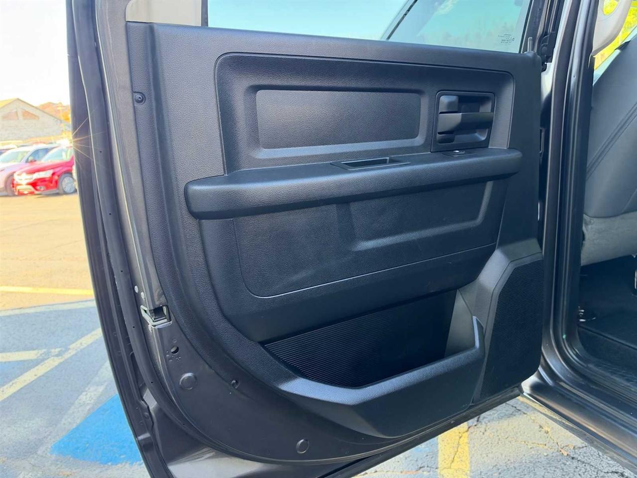 RAM 2500 Tradesman Crew Cab SWB 4WD 2016