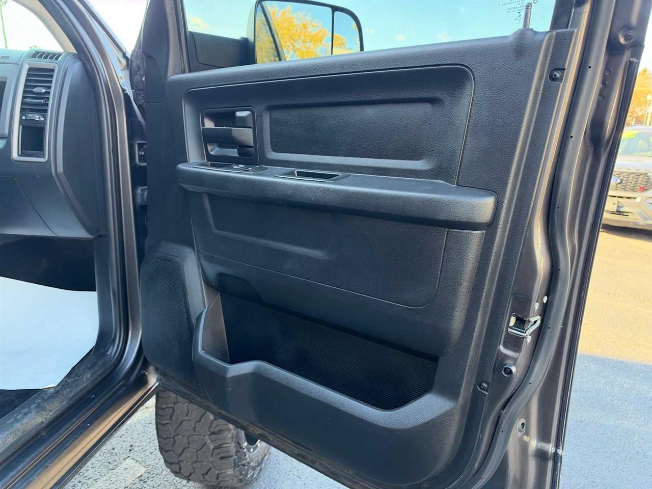 RAM 2500 Tradesman Crew Cab SWB 4WD 2016