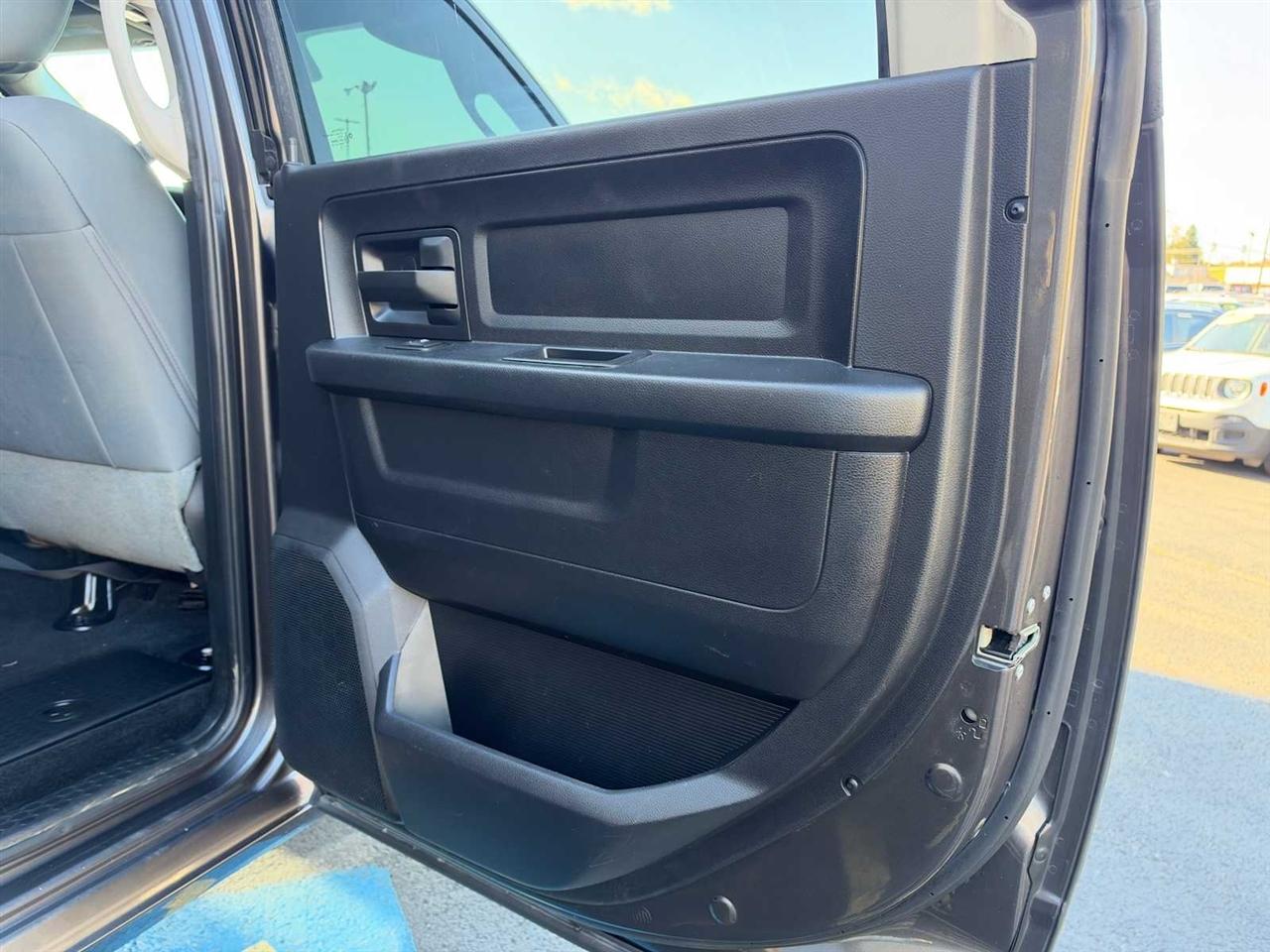 RAM 2500 Tradesman Crew Cab SWB 4WD 2016