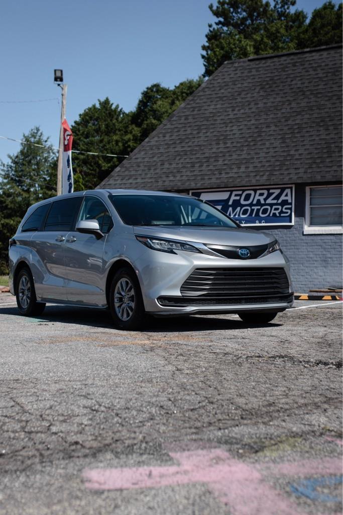 2022 Toyota Sienna LE 8-Passenger