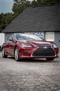 2019 Lexus ES 300h 