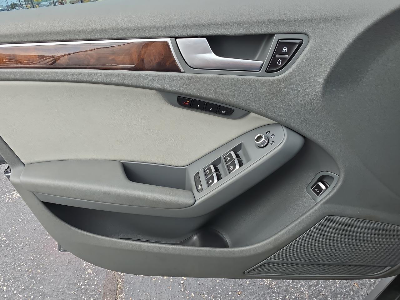 Audi A4 2.0T Sedan quattro Tiptronic 2015