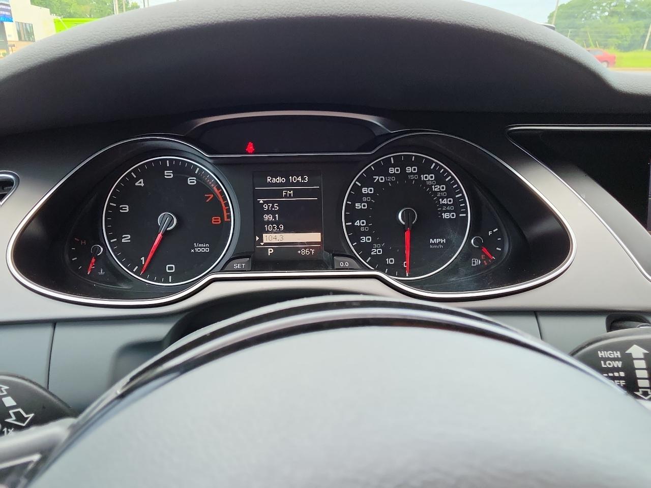 Audi A4 2.0T Sedan quattro Tiptronic 2015