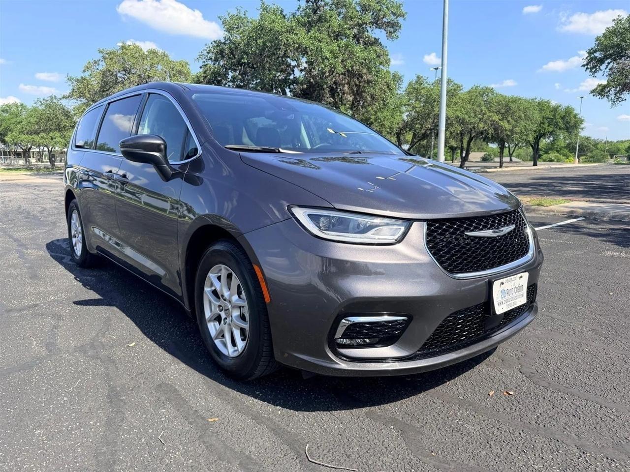 Chrysler Pacifica Touring L 2023