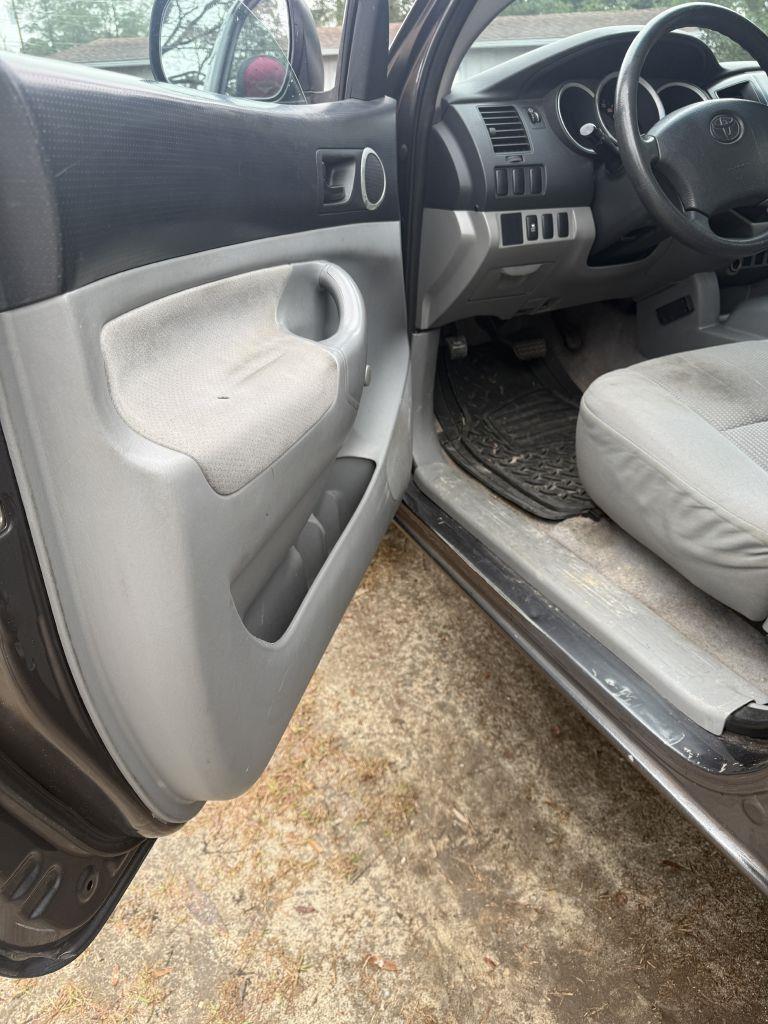 Toyota Tacoma Regular Cab 2WD 2011