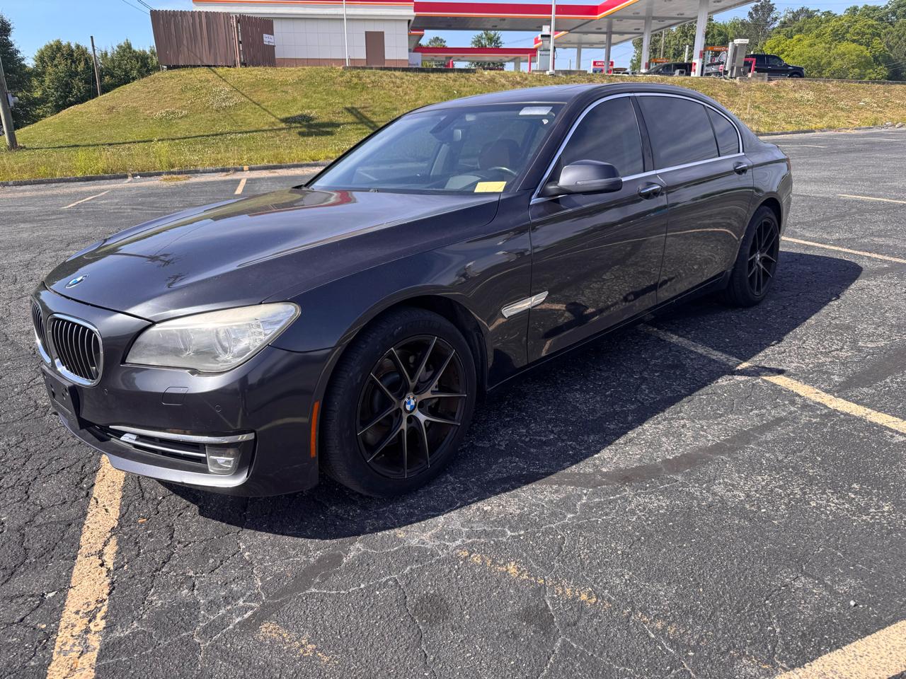 2013 BMW 7 Series's photo